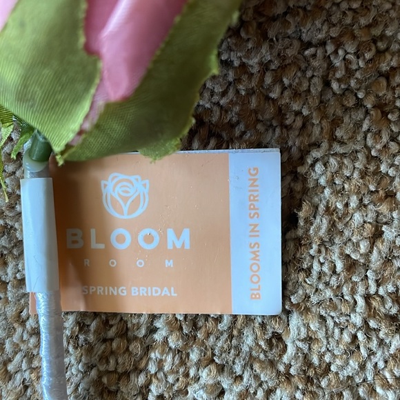 Bloom Room Pink Floral corsage - Picture 4 of 4